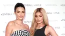 Gadis berusia 18 tahun ini rupanya menyimpan rasa cemburu terhadap karier kesuksesan sang kakak Kendall Jenner. Kylie Jenner rupanya tak mau kalah dari kakak perempuannya. Kylie pun mencoba terjun kedunia modeling. (AFP/Bintang.com)