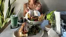 Hyoyeon sendiri cukup sering mengunggah momen selama berlibur di Bali. Bahkan, dirinya terlihat kerap memperlihatkan momen saat menjajal aneka kuliner dengan begitu bahagia. (Liputan6.com/IG/@hyoyeon_x_x)