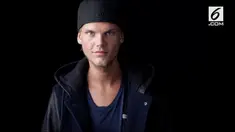 DJ Avicii dilaporkan bunuh diri dengan cara melukai dirinya sendiri menggunakan pecahan kaca.