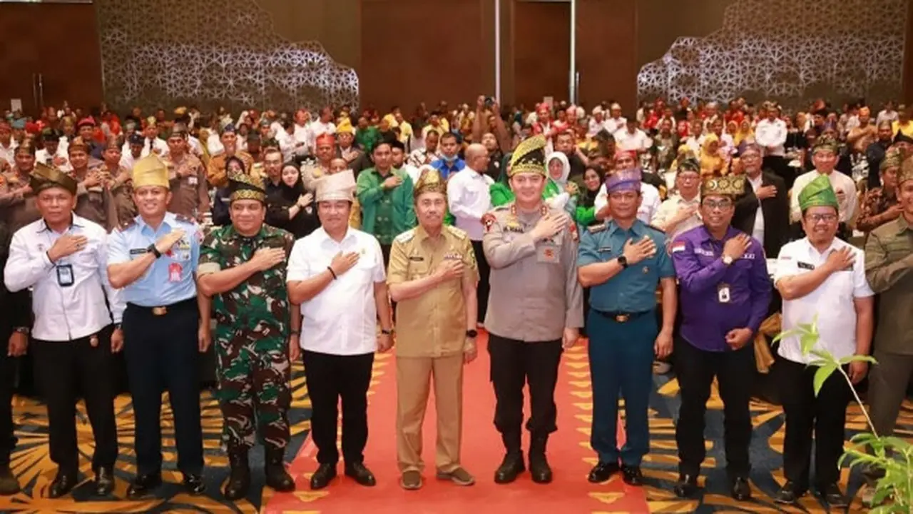 Deklarasi Pemilu Damai yang dilakukan oleh Polda Riau, KPU Riau dan diikuti ratusan calon legislatif serta partai politik.