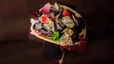 Taco termahal dunia yang merupakan kreasi dari Frida restaurant di Grand Velas Los Cabos Resor, Baja Peninsula, Meksiko, 7 Maret 2017. Satu porsi makanan mewah ini dibanderol seharga US$25 ribu atau setara dengan Rp334 juta. (HO/GRAND VELAS LOS CABOS/AFP)