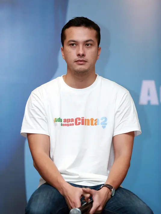 Aktor Nicholas Saputra namanya melejit setelah berperan dalam film fenomenal 'Ada Apa dengan Cinta?' (AADC?). Memerankan Rangga, seorang lelaki kutu buku jutek. (Deki Prayoga/Bintang.com)