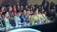 Presiden Direktur BCA Jahja Setiaatmadja hadir secara langsung pada Grand Final Puteri Indonesia 2025 untuk menekankan topik tentang pentingnya literasi keuangan. (Dok. BCA)