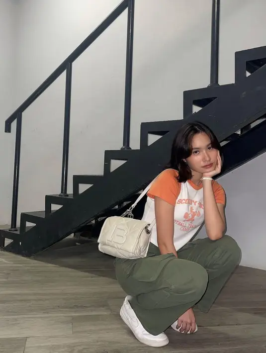 Lahir dari pasangan Ining Ayu dan Abimana Aryasatya, Satine Zaneta merupakan anak perempuan satu-satunya dari 4 saudara kandung di keluarga ini. (FOTO: instagram.com/satinezaneta)