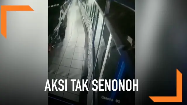 VIDEO: Aksi Tak Senonoh Pasangan Muda di Terminal Surakarta