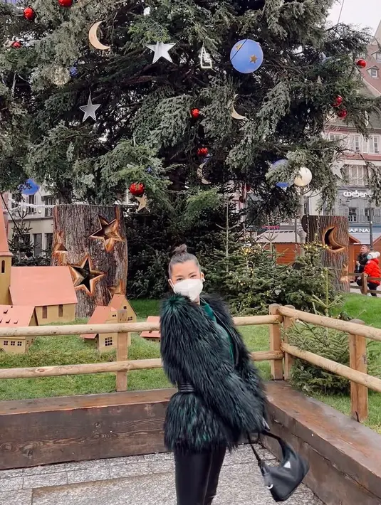 Jennifer Bachdim Natalan pulang kampung (Instagram/jenniferbachdim)