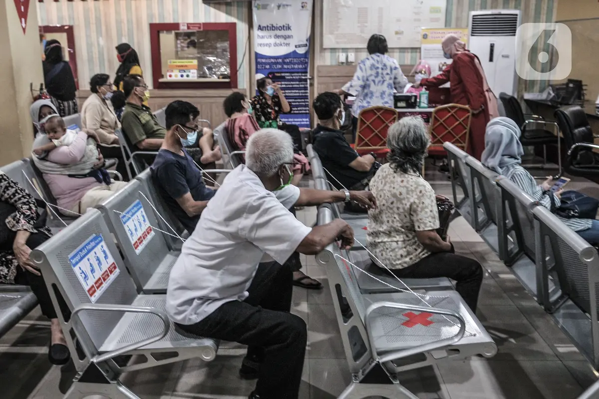 Antusiasme Warga Lansia Ikuti Vaksinasi COVID-19