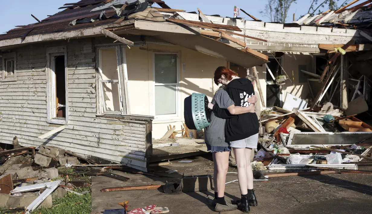 Sedikitnya satu orang dilaporkan meninggal dunia. (Mike Simons/Tulsa World via AP)