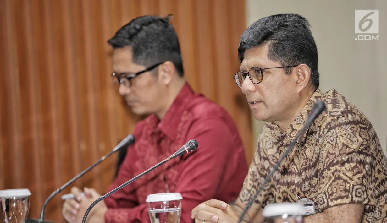 Wakil Ketua KPK Laode M Syarif memberikan keterangan terkait OTT Ketum PPP Romahurmuziy, di gedung KPK, Sabtu (16/3). KPK menetapkan Romahurmuziy sebagai tersangka suap pengisian jabatan di Kementerian Agama (Kemenag). (Liputan6.com/Faizal Fanani)