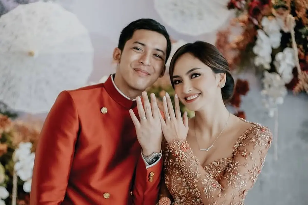 Tampilan Valerie Tifanka saat lamaran