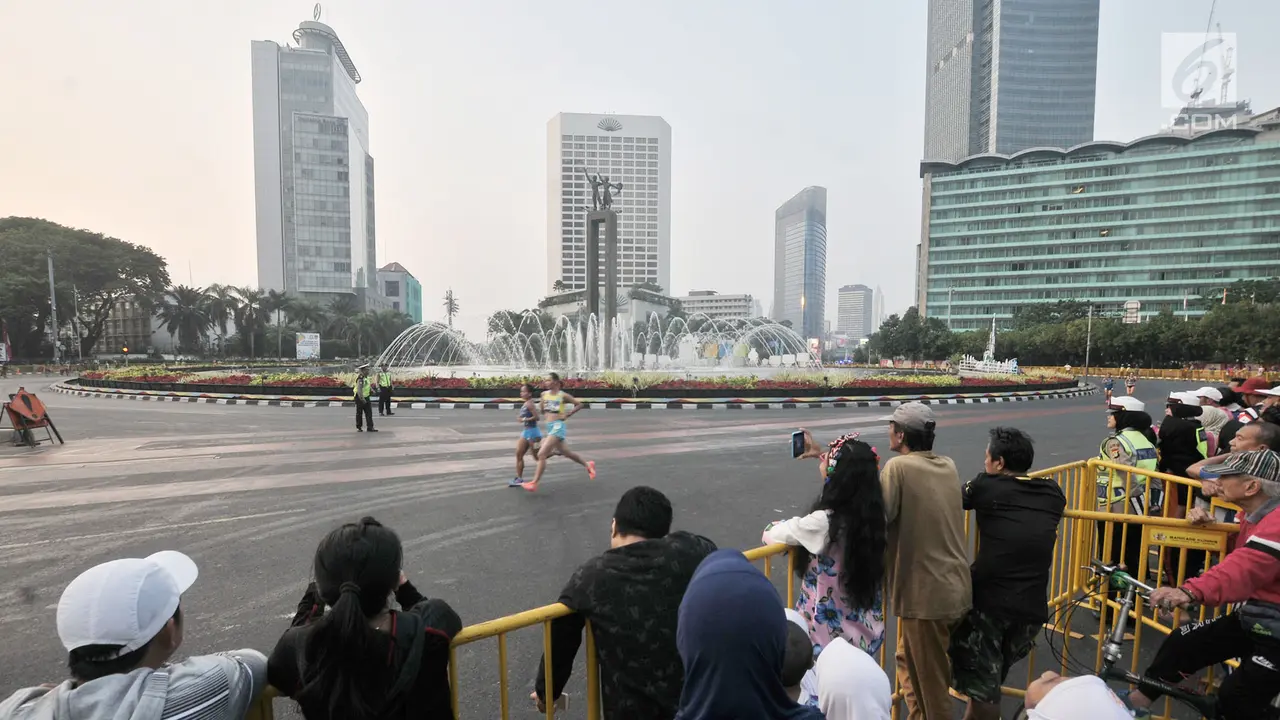 Antusiasme Warga Nonton Lari Maraton Asian Games 2018