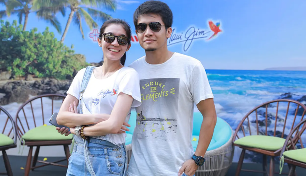 Sebelum akhirnya resmi menikah, Dhini terlebih dulu melakukan salat istikarah untuk mendapatkan petunjuk. "Alhamdulillah, akhirnya Allah menunjukkan aku pada Dimas," kata Dhini. (dok. Bintang.com)