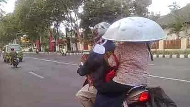 6 Kelakuan Pengendara Bawa Perkakas Dapur Ini Bikin Geleng Kepala