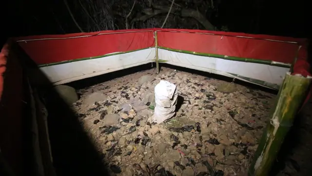 Makam keramat yang berada di Kabupaten Sumedang, menjadi bukti adanya cerita mistis yang menyatu pada masyarakat Sumedang, termasuk  sosok siluman Kera, yang bersemayam dipetilasan Gunung Padang Sumedang.