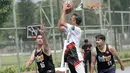 Keseruan CEO KKR Cup kembali berlanjut, kali ini dengan turnamen Basket 3 lawan 3. (Bola.com/Agri Aulian Perdana)