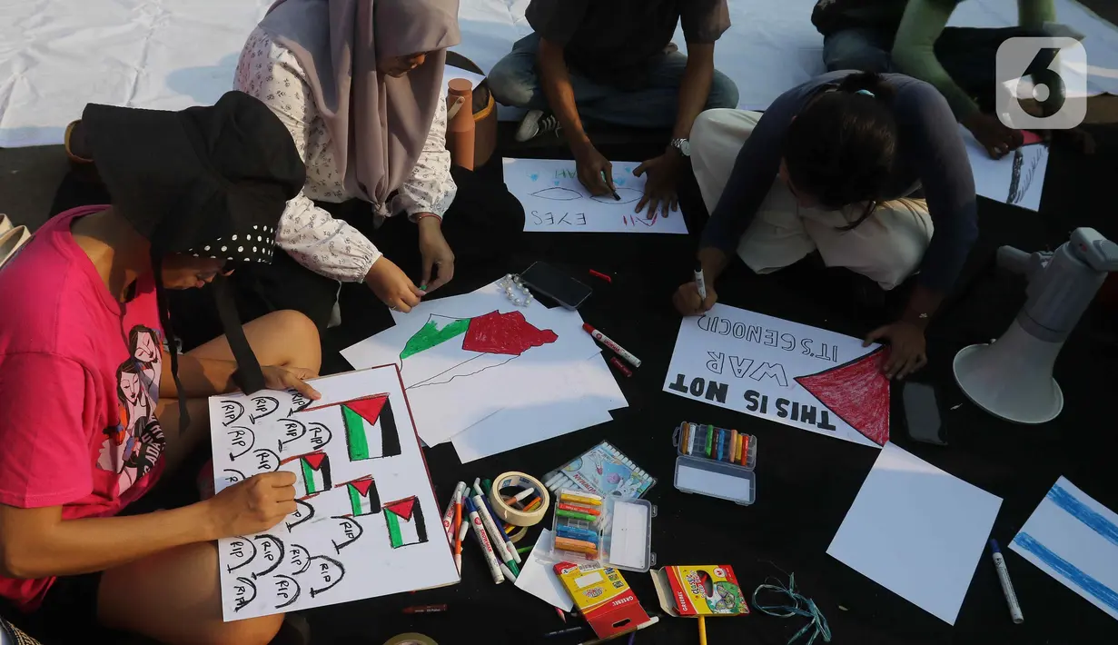 Dalam aksinya, pengunjuk rasa menyuarakan 'Stop Genosida Palestina' oleh Israel yang didukung oleh Amerika Serikat. (Liputan6.com/Herman Zakharia)