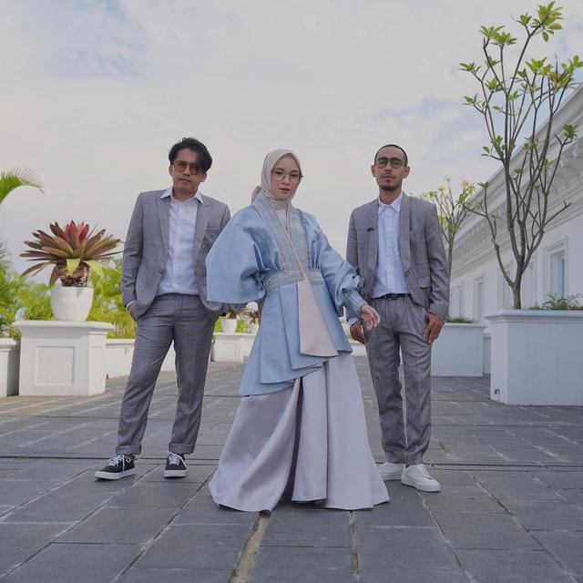 6 Potret Sabyan Gambus di Acara Malam Bainai Lesty Kejora, Curi Perhatian