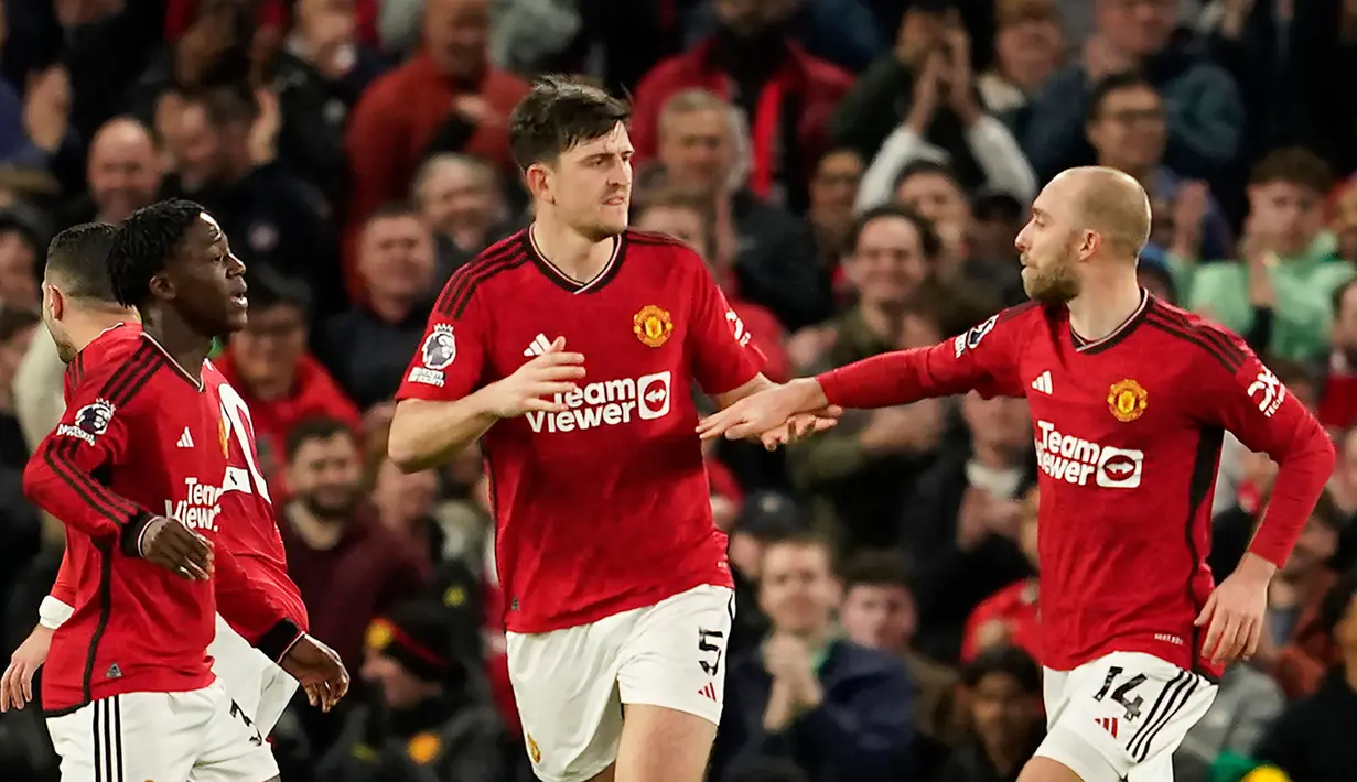 Tujuh menit berselang, Harry Maguire berhasil menyamakan skor lewat golnya di menit ke-42. (AP Photo/Dave Thompson)