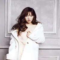 Kim Taeyeon, atau lebih dikenal Taeyeon. Gadis kelahiran 9 Maret 1989 ini adalah leader girlband Girls Generation. Taeyeon memiliki karakter vokal yang luar biasa, bahkan dirinya juga menempati posisi pertama sebagai Leader terbaik. (Soompi)