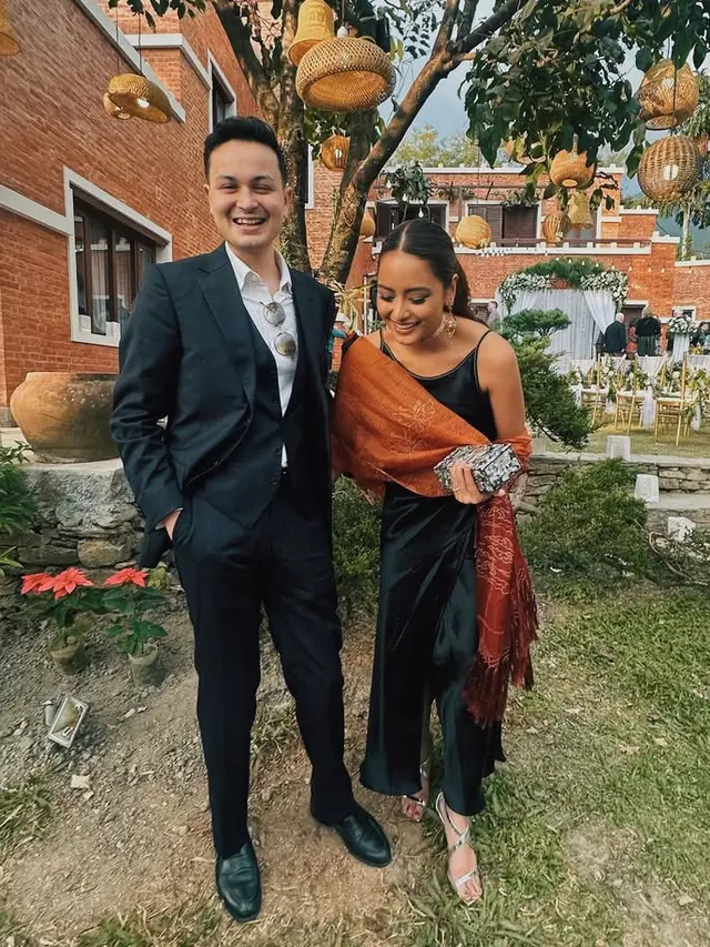 Amanda Khairunnisa adik Maudy Ayunda Kondangan Sampai ke Nepal Bersama Suami. [@akhairunnisa]