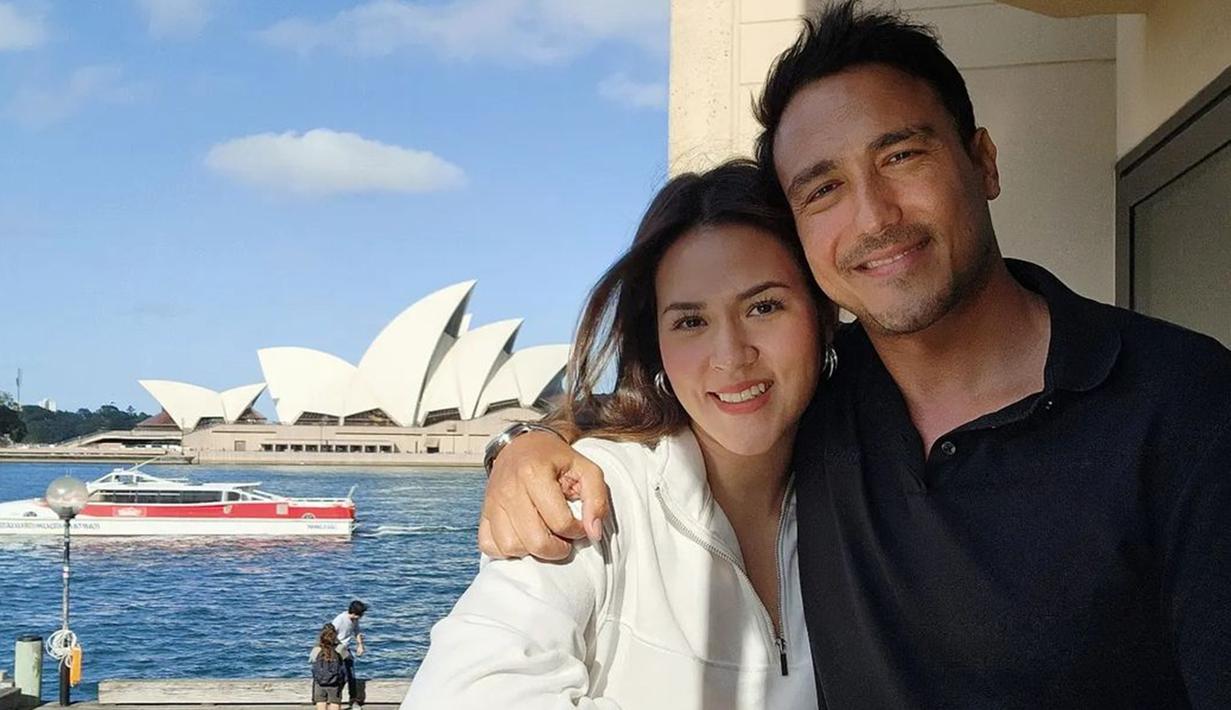 Melalui akun Instagram pribadinya, Hamish Daud diketahui tengah pulang kampung ke Australia. Tak sendiri, Raisa serta sang putri juga turut menemaninya. (Liputan6.com/IG/@hamishdw)