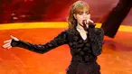 Pada Minggu, 2 Maret 2025, dunia menyaksikan sejarah baru di panggung Academy Awards ke-97 (Oscar 2025). Lisa tampil dengan gaun hitam yang elegan, memancarkan karisma dan kepercayaan diri. Penampilan itu sukses memikat jutaan pasang mata di seluruh dunia, sekaligus menandai tonggak penting bagi industri musik K-Pop dalam penetrasi pasar internasional. (Liputan6.com/IG/@billboard)