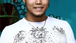 Ivan Gunawan mengawali karier sebagai cover model pada 1997. Kala itu, kariernya terus meroket dan mendapatkan banyak tawaran berakting. Ivan Gunawan kian meroket kariernya usai membintangi beberapa judul FTV. (KapanLagi.com)