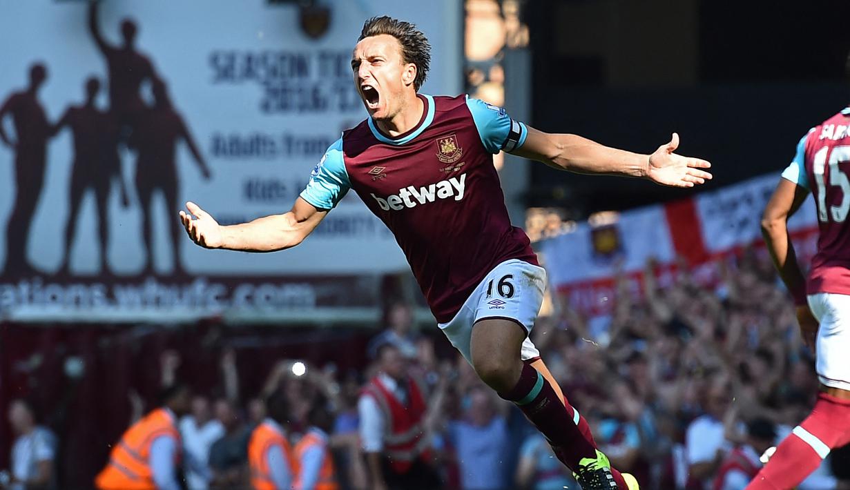 Mark Noble. Gelandang berusia 34 tahun yang kini memasuki musim ke-18 memperkuat West Ham United ini total telah membuat 28 gol penalti di Liga Inggris. Seluruh gol dicetaknya hanya bersama West Ham yang diperkuatnya sejak 2004/2005 saat The Hammers masih bermain di Championship. (AFP/Ben Stansall)