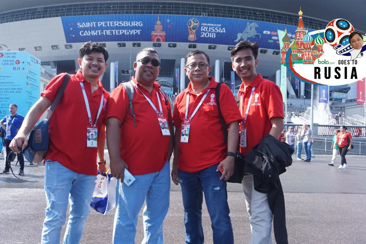 Fans sepak bola dari Indonesia yang menyaksikan Piala Dunia 2018