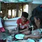 Janda dan dua anaknya di Medan tinggal di kandang kambing (Liputan6.com/Reza Perdana)