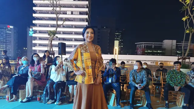 Show Perdana Oscar Lawalata Usai Berganti Nama Asha Smara Darra, Angkat Kelas Tenun Ikat