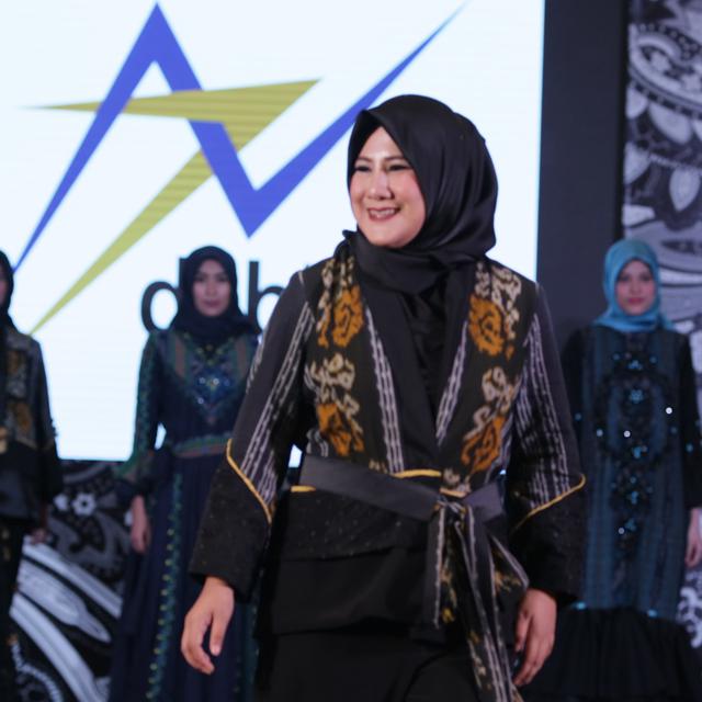 Model Gamis Tenun Troso Kombinasi Gambar Hijab