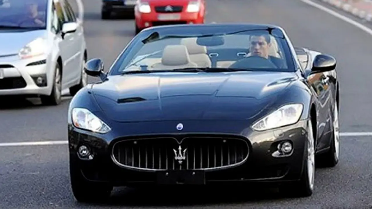 koleksi-mobil-ronaldo-140204c.jpg