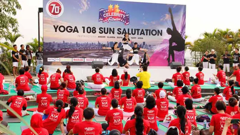 Rayakan Kemerdekaan, Celebrity Fitness Gelar Yoga Mala di Mall