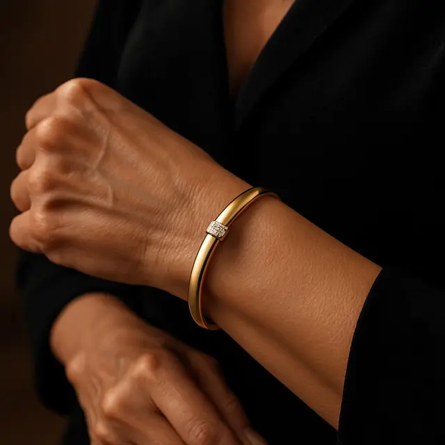 Pilihan Gelang Emas Putih untuk Usia 50 Tahun ke Atas