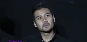 Chicco Jerikho berhasil meraih piala dalam Festival Film Indonesia 2014 untuk kategori Pemeran Utama Pria Terbaik. Saat disandingkan dengan Raisa yang baru pertama kali bermain film, Chicco pun tidak sungkan untuk berbagi ilmu dengannya.
