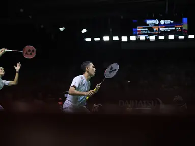 Pebulu tangkis ganda putra Indonesia, Fajar Alfian/Muhammad Shohibul Fikri saat bertanding melawan Chen Zhi Ray/Lin Yu Chieh (Taiwan) pada babak pertama Indonesia Masters 2026 di Istora Gelora Bung Karno, Senayan, Jakarta, Selasa (20/1/2026). Fajar Alfian/Muhammad Shohibul Fikri memastikan lolos ke babak kedua Indonesia Masters 2026. (Bola.com/Bagaskara Lazuardi)