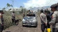 Patroli Polisi Amankan Barang Warga Korban Semeru Erupsi dari Pencurian