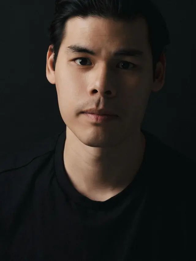 8 Potret Ruy Iskandar, Aktor Indonesia yang Main di Avatar: The Last Airbender