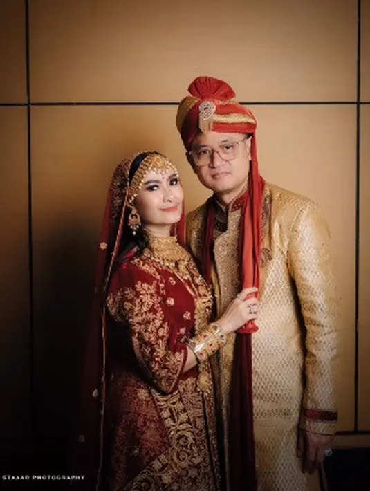 Menjalani dengan sabar, saling mengerti dan menerima kekurangan disebut Iis jadi kuncinya. [Foto: Instagram/isdadahlia]