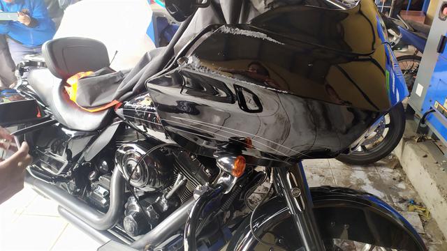 Sepeda motor Harley Davidson yang dikendari HK saat menabrak nenek Siti Aisah. (Liputan6.com/Achmad Sudarno)