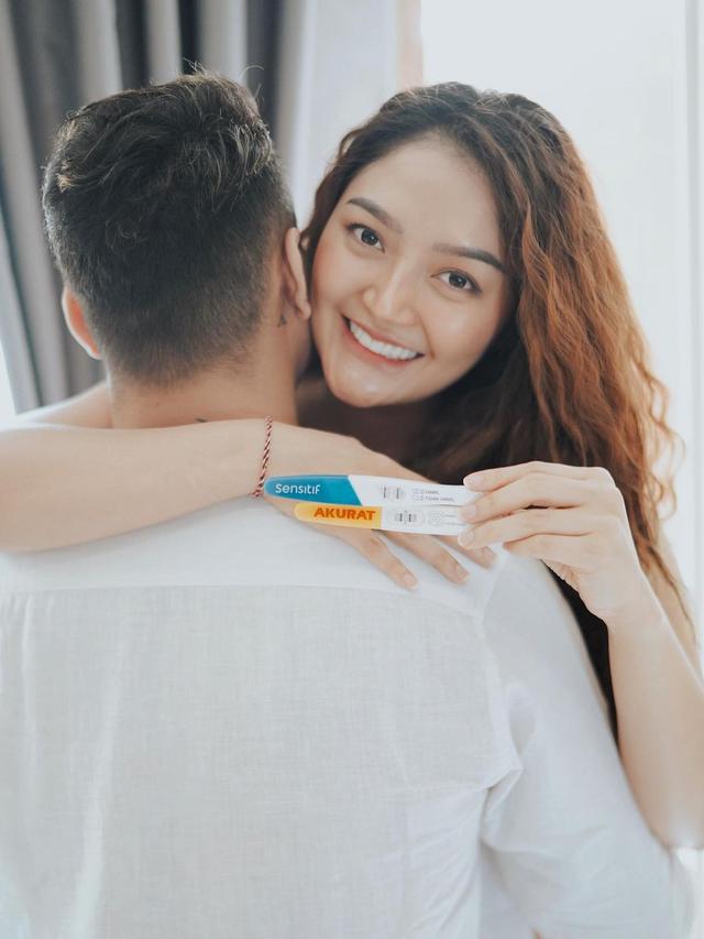 Umumkan Hamil Anak Pertama, Ini 6 Momen Romantis Siti Badriah dan Krisjiana