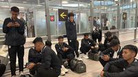 Para pemain Korea-Korea Selecao terlihat kelelahan setelah menghabiskan 18 jam di pesawat terbang menuju Portugal. (Bola.com/Bagaskara Lazuardi)