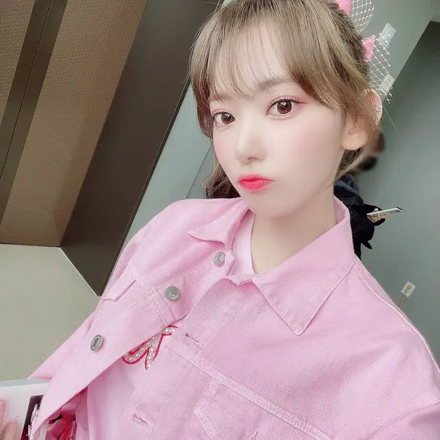 Bakal Jadi 'Adik' BTS di Big Hit Entertainment, Ini 6 Pesona Sakura IZ*ONE