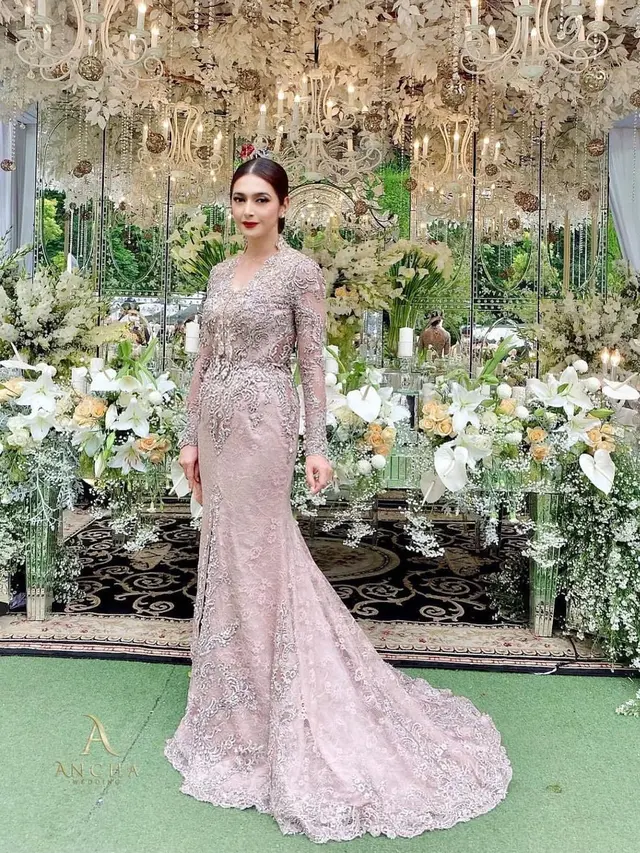 Biasa Natural, Ini 8 Potret Nabila Syakieb dengan Makeup Tebal