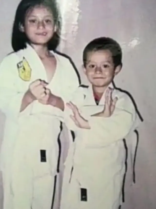 Resmi Jadi Ibu Dua Anak, Ini 6 Potret Masa Kecil Dinda Hauw yang Dulunya Tomboi
