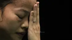 Tunggal putri Indonesia, Fitriani, tampak kecewa usai kalah dari tunggal Korsel, Sung Ji Hyun, pada laga BCA Indonesia Open di JCC, Jakarta, Kamis (15/6/2017). Fitriani kalah 10-21, 10-21. (Bola.com/Vitalis Yogi Trisna)