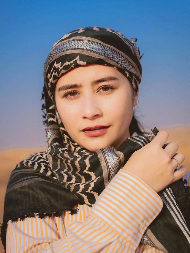 Gaya Prilly Latuconsina Bak Musafir Kenakan Sorban di Dubai, Sorotan Mata Indahnya Bikin Salah Fokus