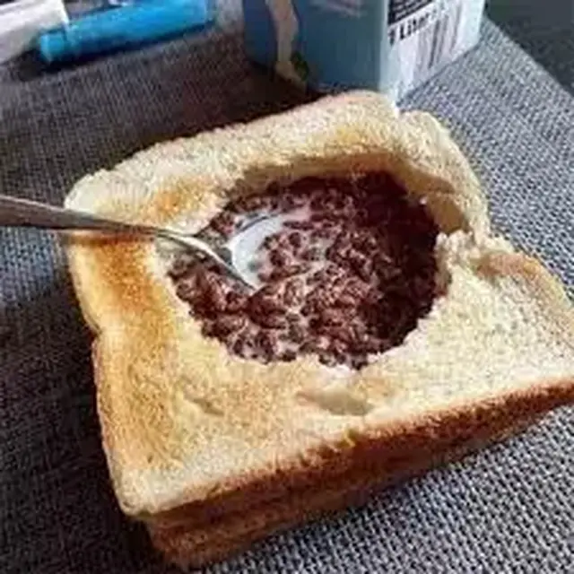 6 Potret Roti Susu Nyeleneh Ini Bikin Tepuk Jidat, Selera Makan Jadi Hilang