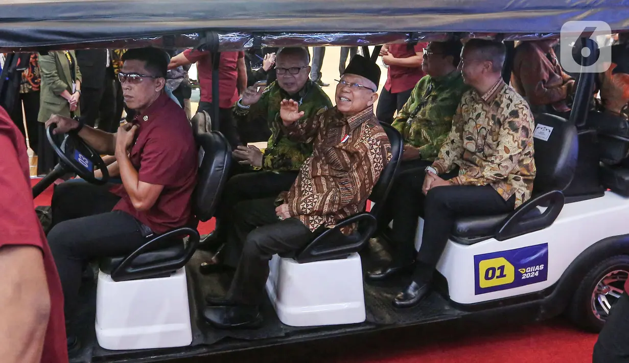 Wakil Presiden Ma'ruf Amin juga menegaskan pemerintah akan terus melakukan penguatan regulasi dan pemberian insentif, untuk menumbuhkan industri otomotif dalam negeri. (Liputan6.com/Angga Yuniar)
